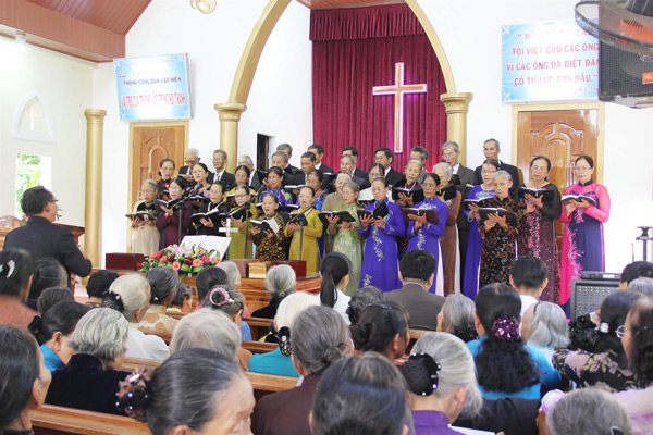 Quang Nam province: Tien Phuoc Protestant Church organizes fellowship meeting of seniors Boards